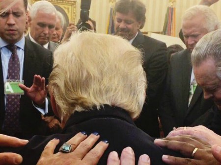 praying-for-Trump-Oval-Office