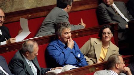 COMMUNIST MINISTER CARVALHO SITS WITH DEPUTIES